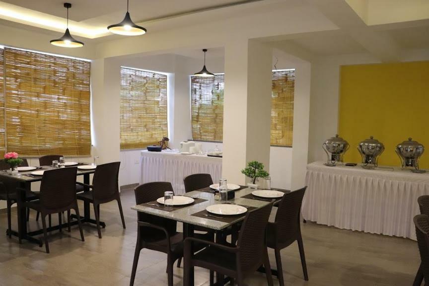 Emerald Vista Luxury Suites Pune Bagian luar foto