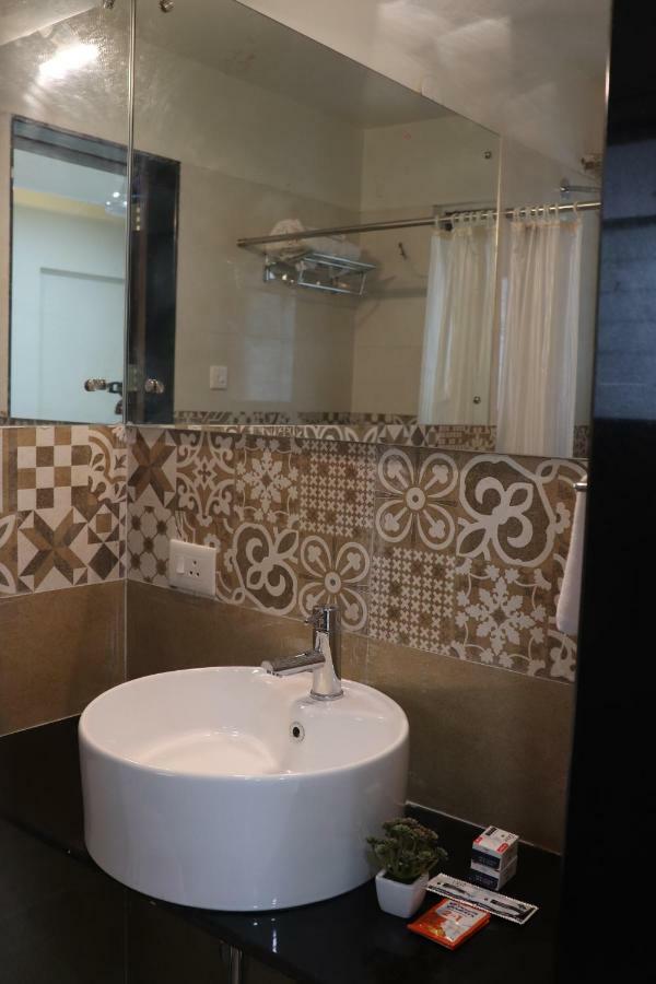 Emerald Vista Luxury Suites Pune Bagian luar foto